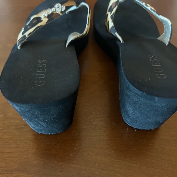 Guess Leopard flip flop 8.5 - Picture 3 of 5